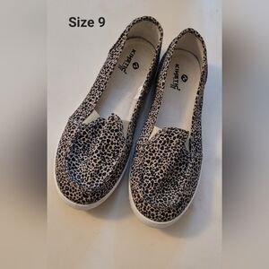 Women's Slip On Shoes, Size 9